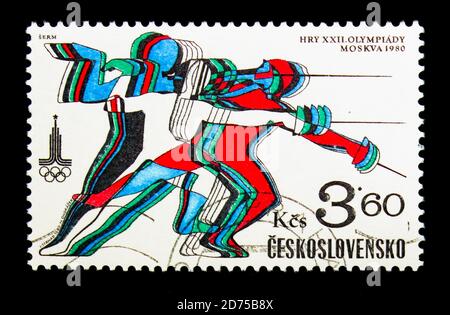 MOSKAU, RUSSLAND - 25. NOVEMBER 2017: Eine in der Tschechoslowakei gedruckte Briefmarke zeigt Fechten, Olympische Spiele 1980 - Moskau Serie, um 1980 Stockfoto