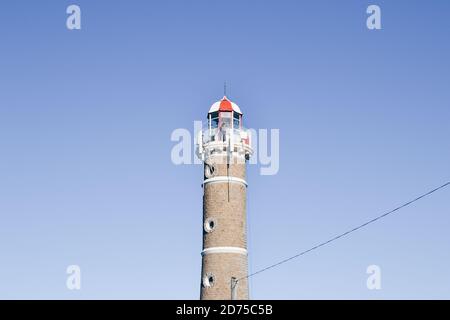 Leuchtturm in einem blauen Himmel Stockfoto