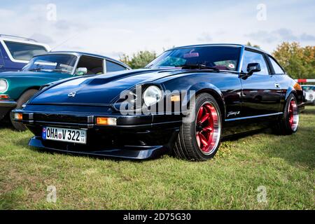 PAARE im GLIEN, DEUTSCHLAND - 03. OKTOBER 2020: Sportwagen Datsun 280ZX/Nissan S130, 1982. Die Oldtimer Show 2020. Stockfoto