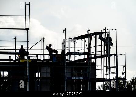 Gerüst wird errichtet, Baustelle, Rohbau eines Wohnhauses, Gelsenkirchen NRW, Deutschland, Stockfoto