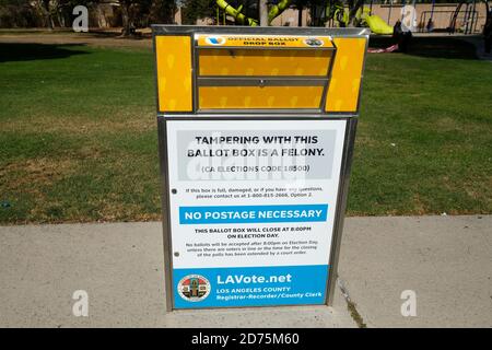 Burbank, Kalifornien. Juli 2020. Eine offizielle Wahlurne wird gesehen Dienstag, Oktober 20, 2020, in Burbank, Kalifornien. Kredit: Ringo Chiu/ZUMA Wire/Alamy Live News Stockfoto