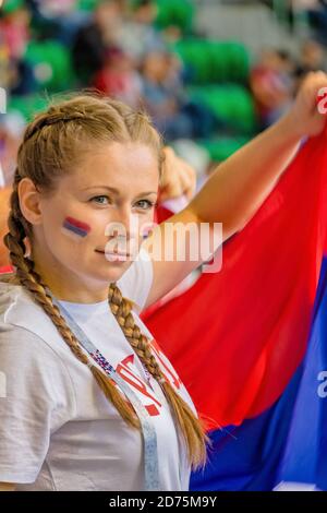 Serbischer Unterstützer in Samara Arena in Samara Russland im Jahr 2018 Weltmeisterschaft Stockfoto