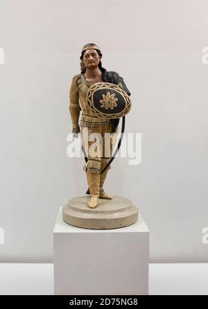 Madrid, Spanien - 11. Juli 2020: Lipan Indische Statuette. Nach einer Skulptur von Andres Garcia. 19. Jahrhundert. Mexiko. Museum of the Americas, Madrid, Spanien Stockfoto