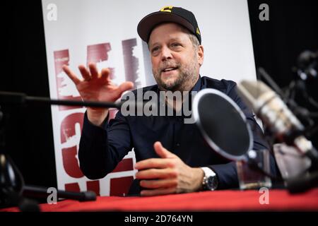 Hamburg, Deutschland. Oktober 2020. Smudo, Rapper und Musiker, spricht bei einer Presseveranstaltung vor der Aufnahme eines neuen Podcasts des Vereins "Laut gegen Nazis". Smudo war ein Gast auf dem neuen Podcast. Quelle: Christian Charisius/dpa/Alamy Live News Stockfoto