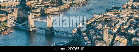 Luftpanoramablick von oben auf die Stadt London und die Themse, England, Vereinigtes Königreich Großbritannien. Europa Stadtbild Reiseziel. Bannerzuschnitt