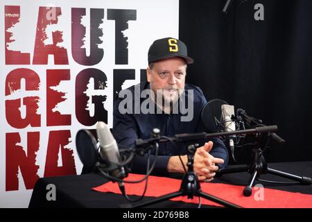 Hamburg, Deutschland. Oktober 2020. Smudo, Rapper und Musiker, spricht bei einer Presseveranstaltung vor der Aufnahme eines neuen Podcasts des Vereins "Laut gegen Nazis". Smudo war ein Gast auf dem neuen Podcast. Quelle: Christian Charisius/dpa/Alamy Live News Stockfoto