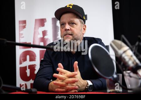 Hamburg, Deutschland. Oktober 2020. Smudo, Rapper und Musiker, spricht bei einer Presseveranstaltung vor der Aufnahme eines neuen Podcasts des Vereins "Laut gegen Nazis". Smudo war ein Gast auf dem neuen Podcast. Quelle: Christian Charisius/dpa/Alamy Live News Stockfoto