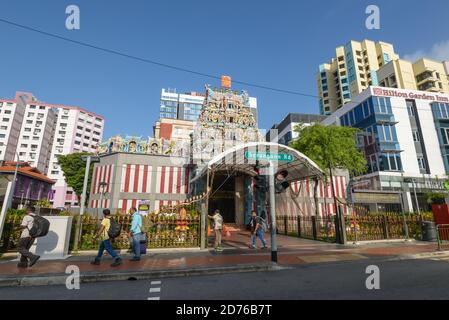 Singapur - 4. Dezember 2019: Der Sri Veeramakaliamman Tempel, gelegen an der Serangoon Straße in Little India, ist ein Wahrzeichen Tamil Hindu Tempel in Singap Stockfoto