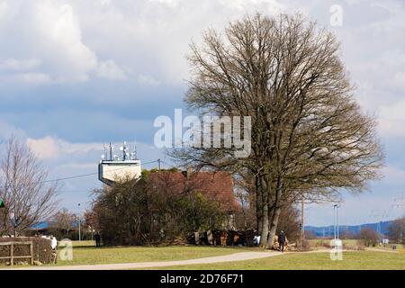 Wasserturm Iggingen, Funkmasten, Wohnhaus Stockfoto