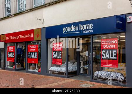 Geschäfte auf der Hauptstraße geschlossen als Folge der covid 19 edinburgh Wollmühlen und Ponden Haus Schließungen. Stockfoto