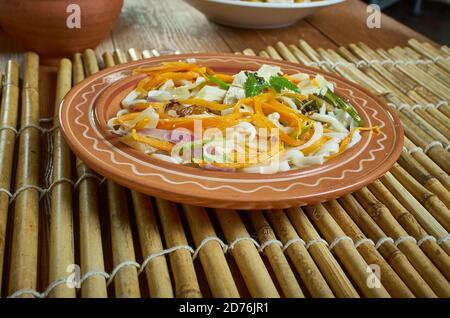 Kya Zan hinga Chicken Consommé Gericht in birmanischer Küche. Stockfoto