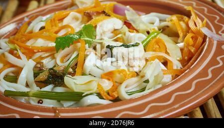 Kya Zan hinga Chicken Consommé Gericht in birmanischer Küche. Stockfoto