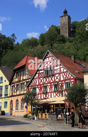 Marktplatz mit Turm der Alten Burg, Bad Berneck im Fichtelgebirge, Kreis Bayreuth, Oberfranken, Bayern, Deutschland Stockfoto