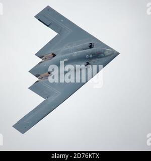 Ein USAF Northrop Grumman B-2 Stealth Bomber während eines Flupasts bei RIAT 2017, RAF Fairford, Großbritannien Stockfoto