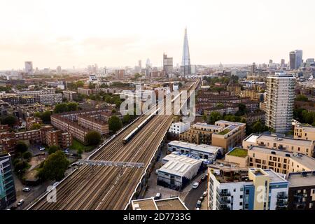 London, Vereinigtes Königreich - August 20 2019: Luftaufnahme der Londoner Stadtlandschaft The Shard Tower Building, uk england London Bridge Rail Station Stockfoto