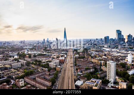 London, Vereinigtes Königreich - August 20 2019: Luftaufnahme der Londoner Stadtlandschaft The Shard Tower Building, uk england London Bridge Rail Station Stockfoto