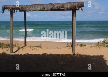 Cabana am brasilianischen Wüstenstrand Stockfoto