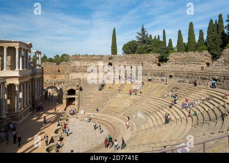 MERIDA, SPANIEN - 15. April 2017: Merida, Spanien, 2017. April, Touristen besuchen die römische Ruinen Theater Arena & Warteräume für Gladiator & Tier f Stockfoto