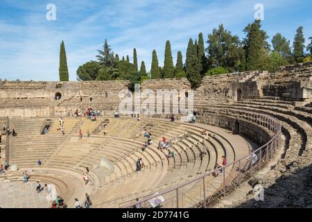 MERIDA, SPANIEN - 15. April 2017: Merida, Spanien, 2017. April, Touristen besuchen die römische Ruinen Theater Arena & Warteräume für Gladiator & Tier f Stockfoto