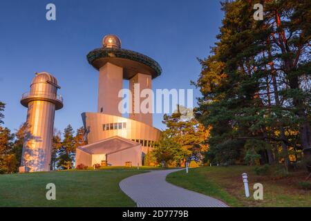 Moletai, Litauen, 20. Oktober 2020 Ethno-kosmologisches Museum und moderne Sternwarte in Moletai, Litauen. Stockfoto