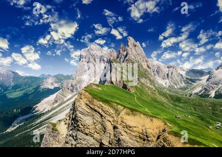 Gruppo delle Geisler, Ansicht von Seceda. Naturpark Puez-Geisler massiv in Dolomiten, Italien, Südtirol, Alpen, Alto Adige, Val Gardena, Geislergruppe Stockfoto