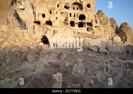 Höhlenhäuser in Stein gemeißelt in Kappadokien, Türkei. Stockfoto