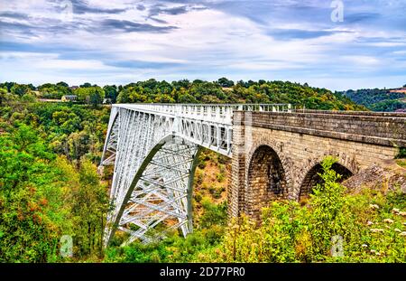 Das Viadukt Viaur, eine Eisenbahnbrücke in Aveyron, Frankreich Stockfoto