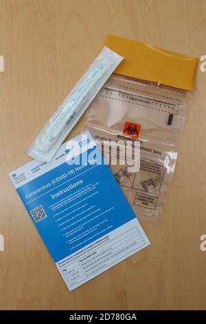 Britische Regierung und NHS Coronavirus ( Covid 19 ) Heimtest-Kit. Stockfoto