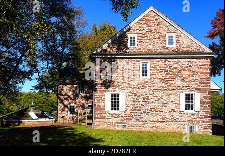 WASHINGTON CROSSING, PA –17 Okt 2020- Blick auf das Wahrzeichen McConkey's Ferry Inn in Washington Crossing Historic Park, Bucks County, Pennsylvania, Unit Stockfoto