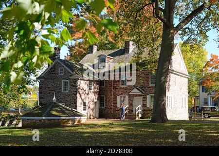 WASHINGTON CROSSING, PA –17 Okt 2020- Blick auf das Wahrzeichen McConkey's Ferry Inn in Washington Crossing Historic Park, Bucks County, Pennsylvania, Unit Stockfoto