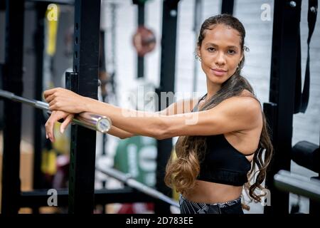 Berlin, Deutschland. Oktober 2020. Alexandra Wester, Sportlerin im Weitsprung, steht in einem Berliner Fitnessstudio. Quelle: Kay Nietfeld/dpa/Alamy Live News Stockfoto