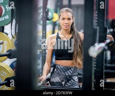 Berlin, Deutschland. Oktober 2020. Alexandra Wester, Sportlerin im Weitsprung, steht in einem Berliner Fitnessstudio. Quelle: Kay Nietfeld/dpa/Alamy Live News Stockfoto