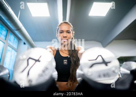 Berlin, Deutschland. Oktober 2020. Alexandra Wester, Leichtathlet im Weitsprung, trainiert in einer Berliner Turnhalle. Quelle: Kay Nietfeld/dpa/Alamy Live News Stockfoto