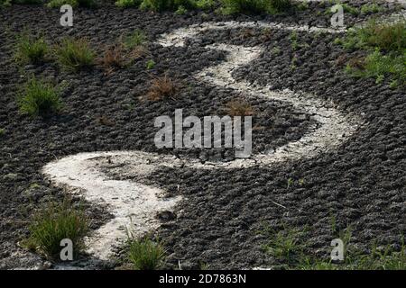 Trockenheit - ein trockenes Flussbett Stockfoto