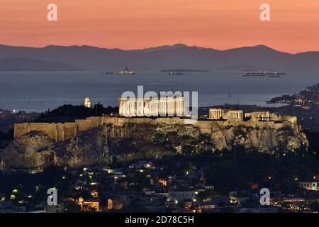 Akropolis in Athen unter neuer Beleuchtung, bei Sonnenuntergang Stockfoto