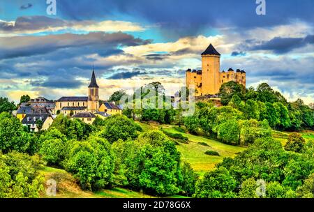 Schloss und Kirche in Mauvezin, Frankreich Stockfoto