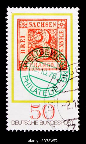 MOSKAU, RUSSLAND - 21. OKTOBER 2017: Eine in Deutschland gedruckte Briefmarke zeigt erste Briefmarke aus Sachsen, Tag der Briefmarke und Weltphilatelie Stockfoto