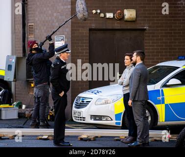 (Von links nach rechts) Adrian Dunbar, Vicky McClure und Martin Compston am Set der sechsten Serie von Line of Duty, die im Cathedral Quarter in Belfast gedreht wird. Stockfoto