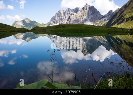 Blick vom Eissee in den Allgäuer Alpen, Deutschland in der Nähe der österreichischen Alpen. Stockfoto