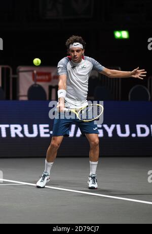 Köln, Deutschland. Oktober 2020. Tennis: ATP Tour - Cologne Championships (ATP), Einzel, Herren, 1. Runde, Cecchinato (Italien) - J. Struff (Deutschland). Marco Cecchinato spielt den Ball. Quelle: Jonas Güttler/dpa/Alamy Live News Stockfoto