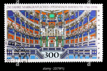 MOSKAU, RUSSLAND - 3. OKTOBER 2017: Eine in Deutschland gedruckte Briefmarke zeigt Oper Bayreuth, 250. Anniv. Der Bayreuther Opernhaus-Serie, circa Stockfoto