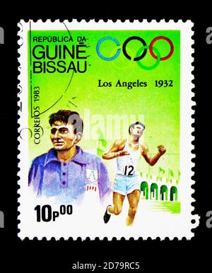 MOSKAU, RUSSLAND - 21. DEZEMBER 2017: Eine in Guinea-Bissau gedruckte Briefmarke zeigt die Serie der Olympischen Spiele, um 1983 Stockfoto