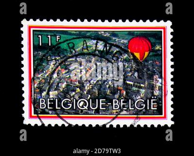 MOSKAU, RUSSLAND - 26. NOVEMBER 2017: Eine in Belgien gedruckte Briefmarke zeigt Aviation, City from birds Sight, Serie, um 1983 Stockfoto