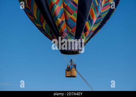 Geometrische Designs auf Heißluftballon Stockfoto