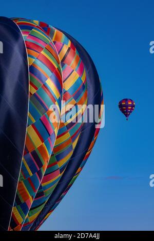 Geometrische Designs auf Heißluftballon Stockfoto