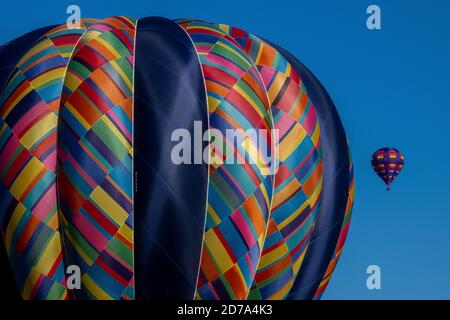 Geometrische Designs auf Heißluftballon Stockfoto