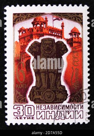MOSKAU, RUSSLAND - 2. APRIL 2017: Eine Briefmarke, die in der UdSSR zum 30. Jahrestag der Unabhängigkeit Indiens um 1977 gedruckt wurde Stockfoto