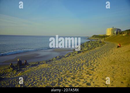 Ruhiger Strand an der baskischen Küste in Frankreich, pasakdek Stockfoto