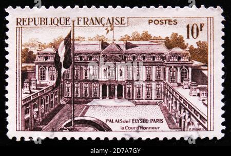 MOSKAU, RUSSLAND - 2. APRIL 2017: Eine Briefmarke in Frankreich zeigt die offizielle Residenz des Präsidenten des französischen Elysee-Palastes in Paris, CIR Stockfoto