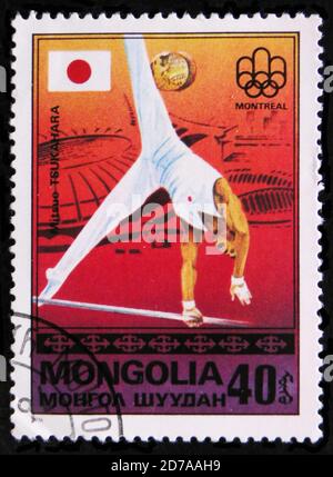 MOSKAU, RUSSLAND - 2. APRIL 2017: Eine Briefmarke in der Mongolei zeigt Mitsuo Tsukuhara, Montreal Games Emblem, Südkoreaflagge, Goldmedaillen, von Th Stockfoto